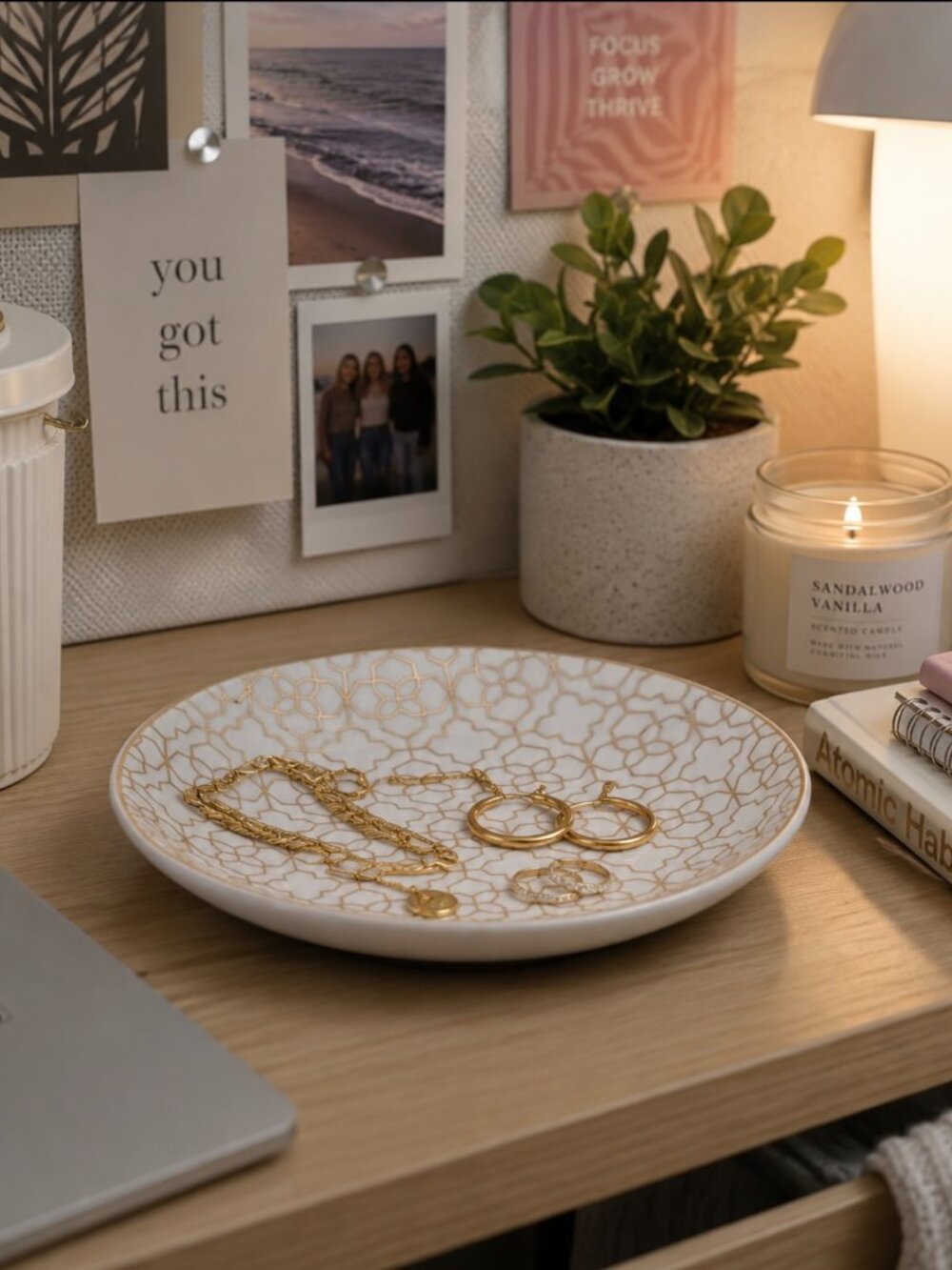 NIB - Kendra Scott Filigree Ring Dish - Gold and White